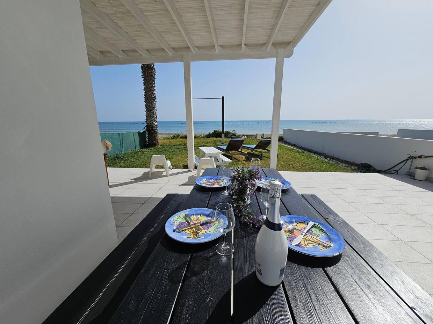 Ammos Beachfront Villa Paradise Larnaca Esterno foto